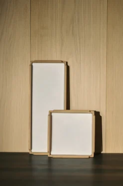 Airy Nupo bricka, Pure white-teak, slim