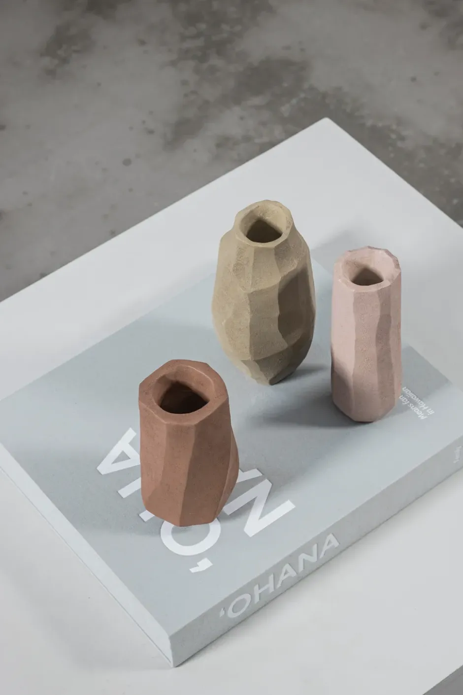 Art Piece Nuki vas C, Clay