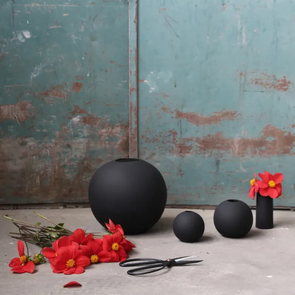 Ball vas black, 8 cm