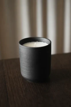 Burn doftljus 60 h, Black