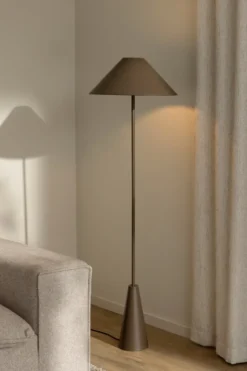 Cannes golvlampa 140 cm, Mocha