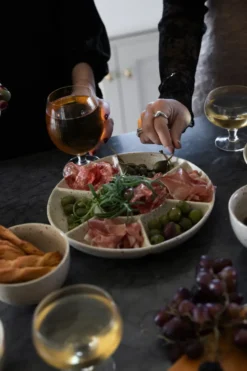 Ditte serveringsfat, Beige-vinröd