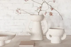 Earth vas L, White