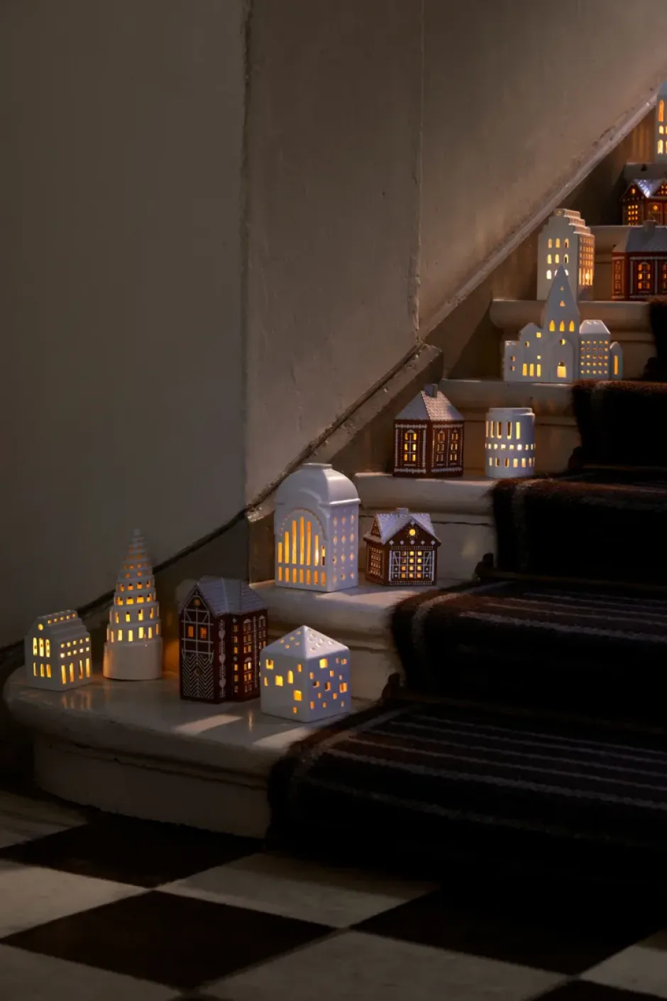 Gingerbread ljushus, Christmas barn 11,5 cm