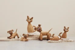 Happy hund dekoration 13,5 cm, Ek