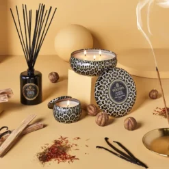 Maison Noir 3-wick Tin doftljus 40 timmar, Ambre Lumiere