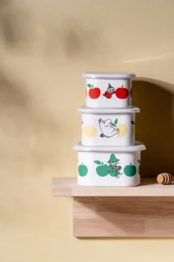 Mumin emaljburk med lock 0,67 L, Joyfull Apples-röd