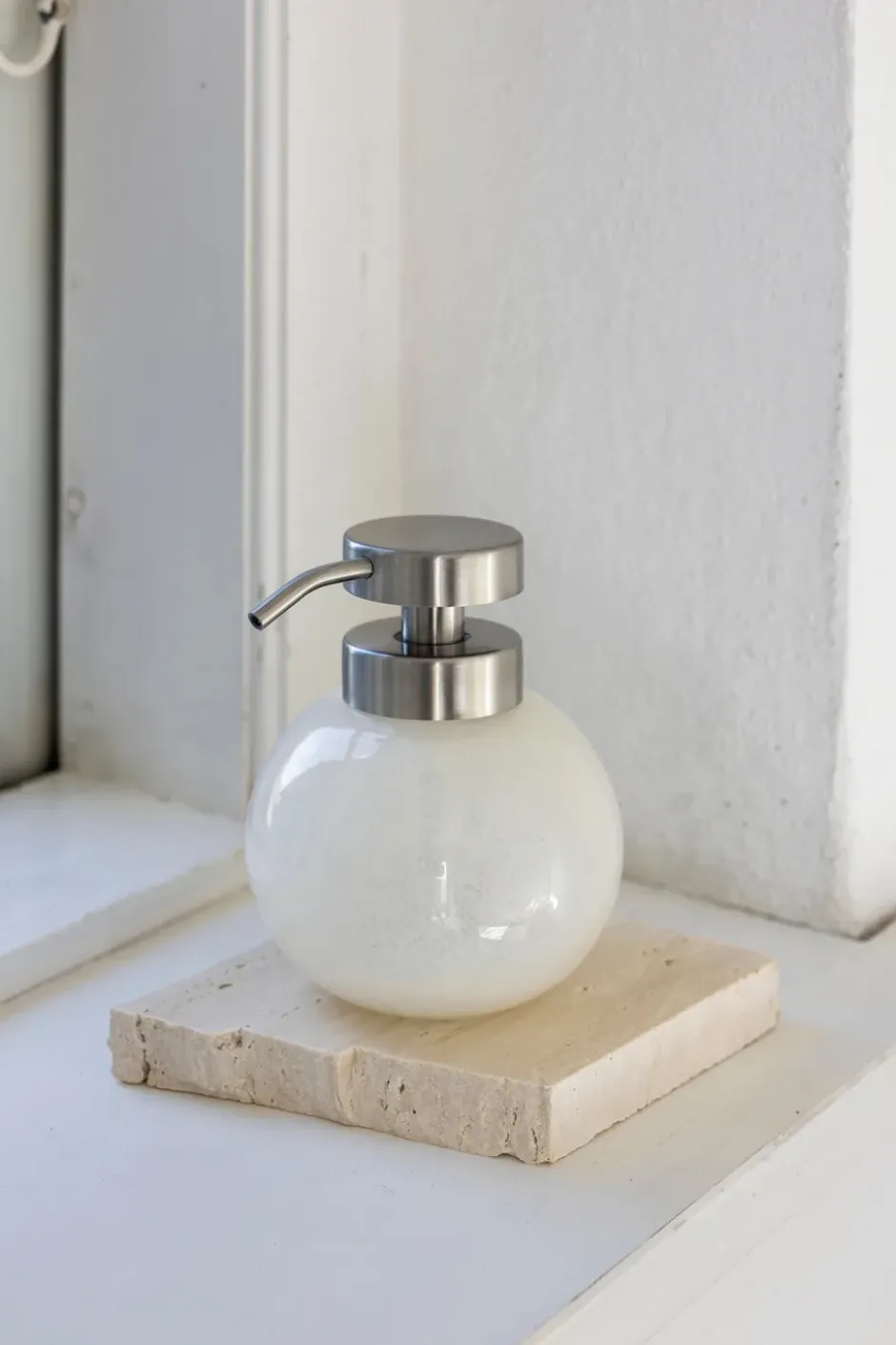 Opal tvålpump, Linen