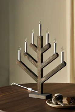 Pine adventsljusstake 62 cm, Mörkbetsad