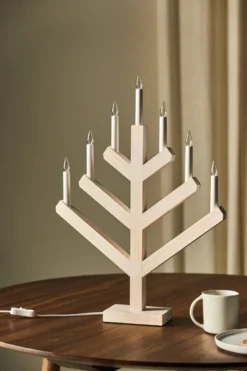Pine adventsljusstake 62 cm, Vitlaserad