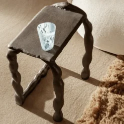 Rotben skulptur, Svart