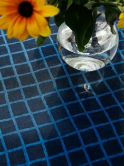 Rutig jacquardvävd bordsduk 147x147 cm, Blue-black