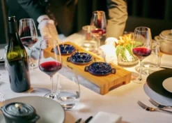 Staub serveringshållare till 3 minigrytor, Bambu