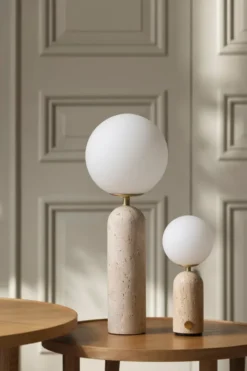 Torrano bordslampa portabel, Beige travertine