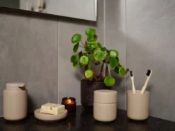Ume Burk Med lock, Camel