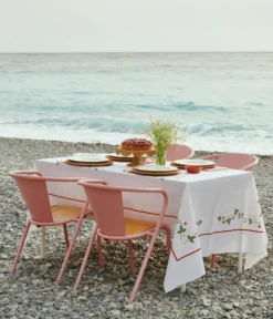 Wild Strawberry bordsduk, Red, 250x150 cm